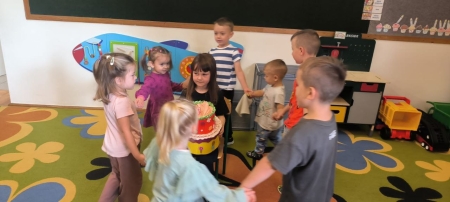 Punkt przedszkolny Mali Odkrywcy w Zarzeczu: Nasze urodziny we wrześniu