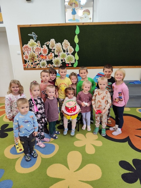 Punkt przedszkolny Mali Odkrywcy w Zarzeczu: Nasze urodziny w październiku