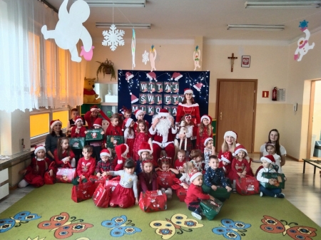 Punkt przedszkolny ''Kubusiowa Polana'' w Niechobrzu: Wizyta Świętego Mikołaja...