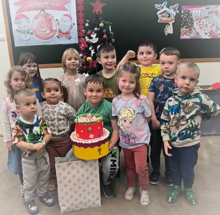 Punkt przedszkolny ''Mali Odkrywcy'' w Zarzeczu: Nasze urodziny w grudniu