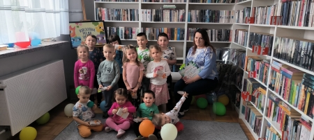 Punkt przedszkolny ''Mali Odkrywcy'' w Zarzeczu: Ferie z biblioteką
