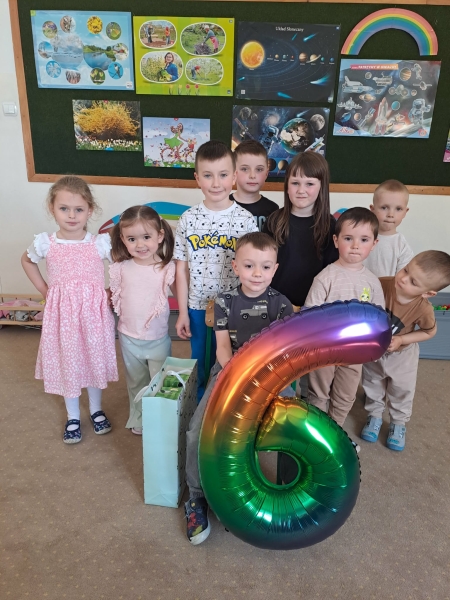 Punkt przedszkolny ''Mali Odkrywcy'' w Zarzeczu: Urodziny w maju