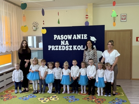 Punkt przedszkolny ''Kubusiowa Polana'' w Niechobrzu: Pasowanie na Przedszkolaka