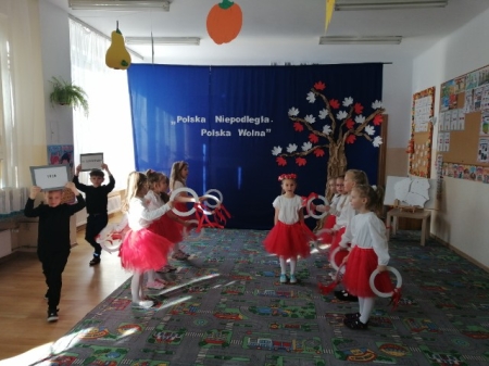Kubusiowa Polana w Niechobrzu: Święto Niepodległości