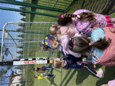 Przedszkole w Lutoryżu: Zabawy na świeżym powietrzu. Czuć wiosnę!